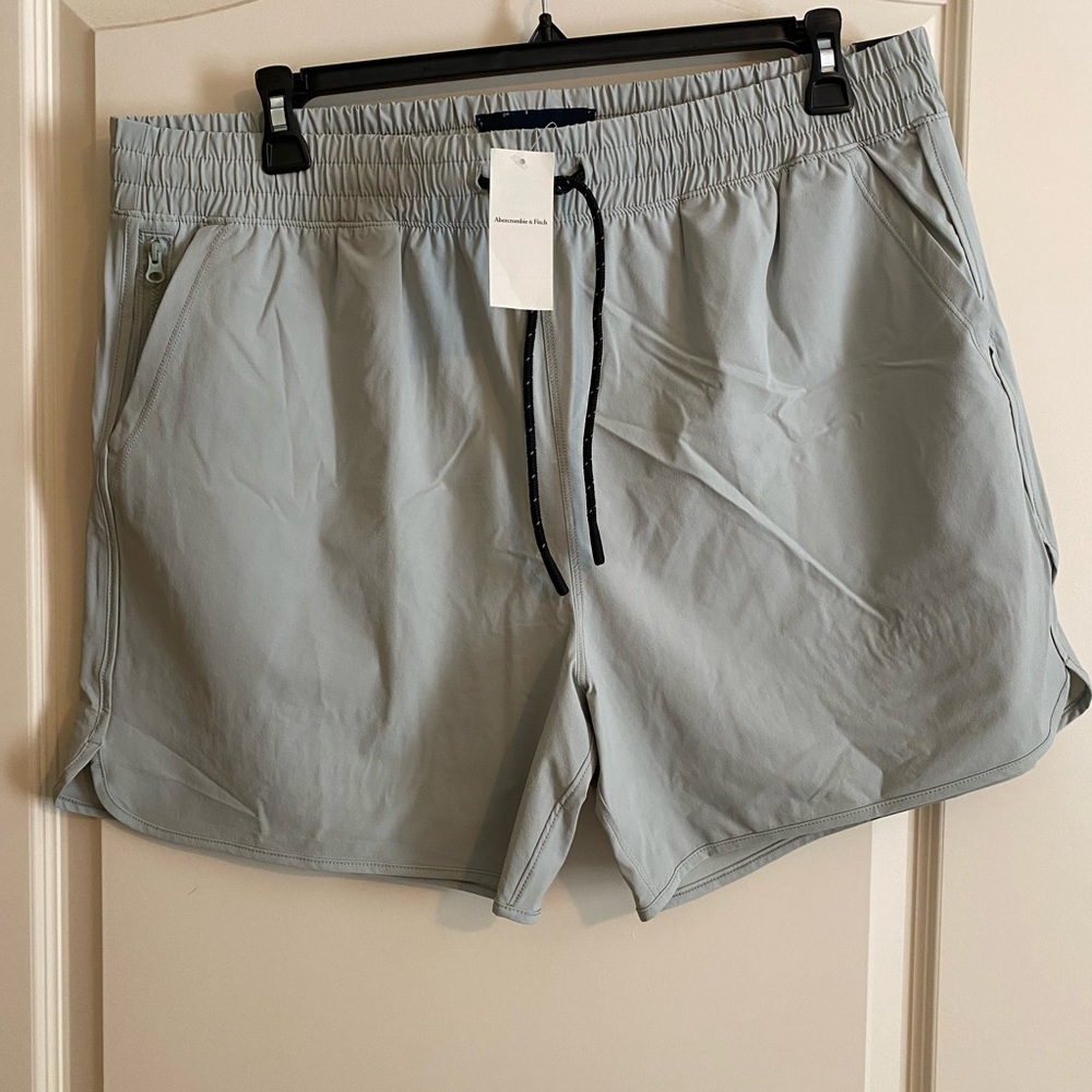 NEW Abercrombie & Fitch Men’s Shorts- Gray Size XL